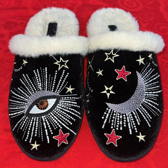 ⭐️🌙 Johnny Was Celestial Embroidered Boho Black Velvet Slippers 🌙⭐️ - Picture 14 of 16